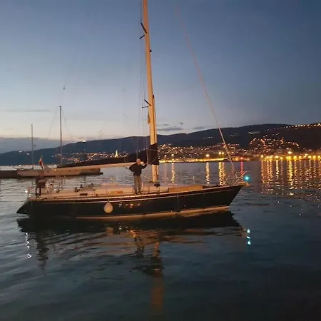 Daire Still Und Stilvoll Im Stadtzentrum Trieste